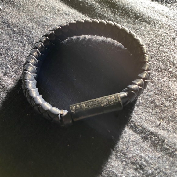 New Emergency Charging Bracelet - Picture 1 of 6